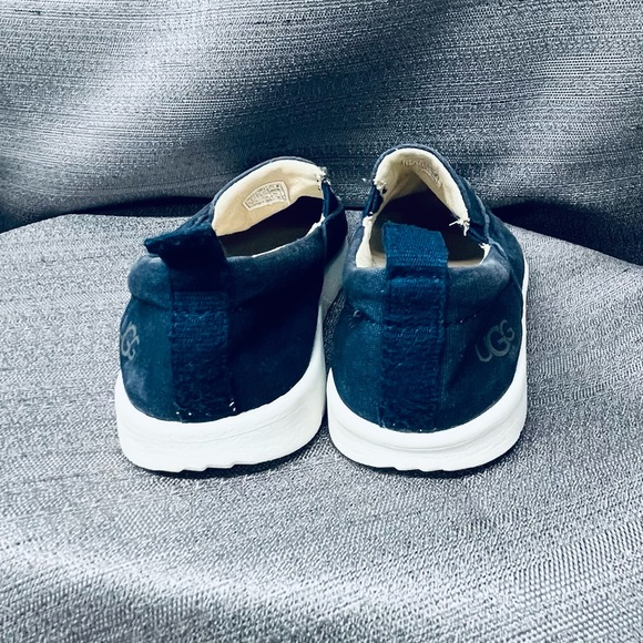 UGG Boy Navy Blue Slip-On Shoes size 12 - Picture 4 of 7